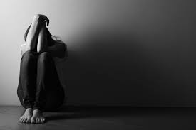 عموما افسردگی به دو شکل افسردگی تک قطبی که شامل تداوم ناراحتی، بی علاقه گی، یا نامیدی و از دست دادن انرژی بوده و اختلال دوقطبی است.