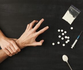 دلایل گرایش به اعتیاد